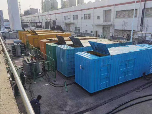 抱由镇380V和690V电压的电缆线相同吗？