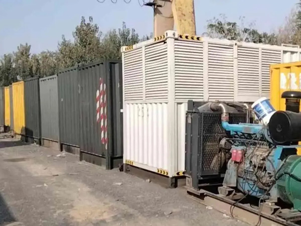 抱由镇200KW柴油发电机机组每小时油耗是多少？