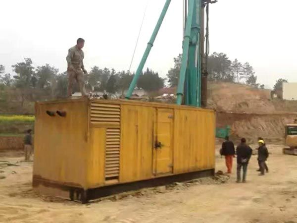 抱由镇如何判断水冷式机油散热器密封件是否需要更换？